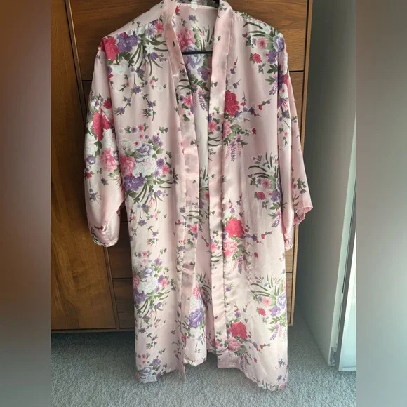 Amazon Pink Floral Satin Kimono - Picture 15 of 15